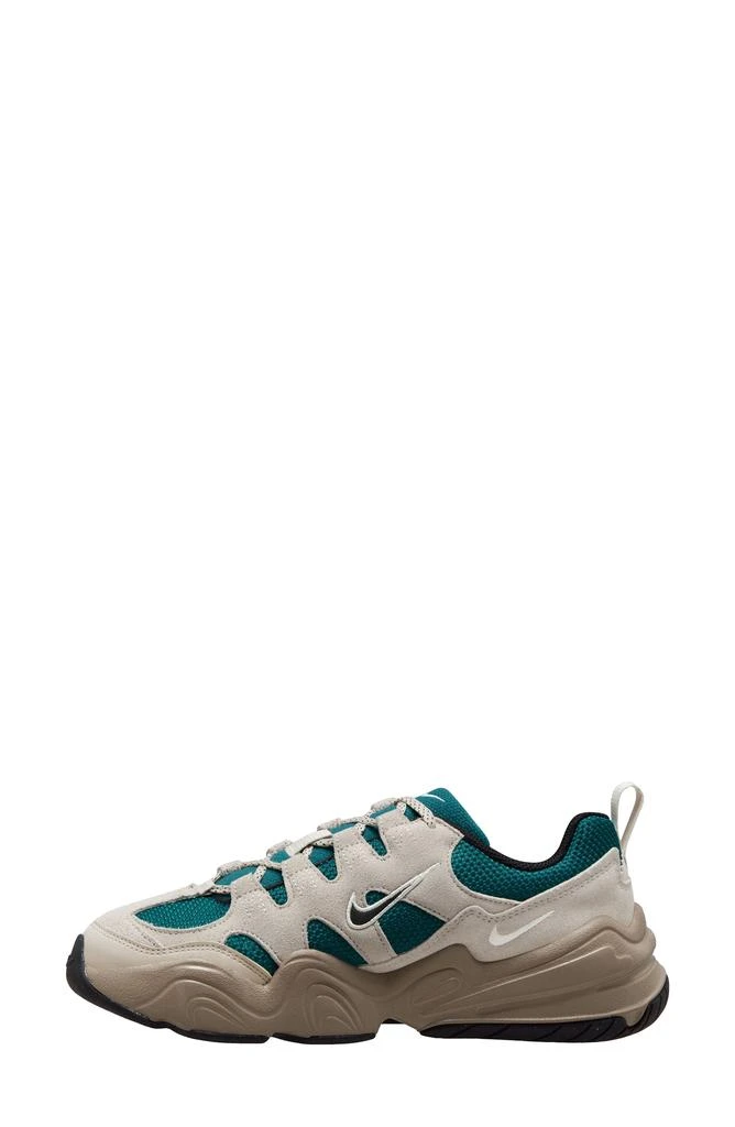 NIKE Tech Hera Sneaker 4