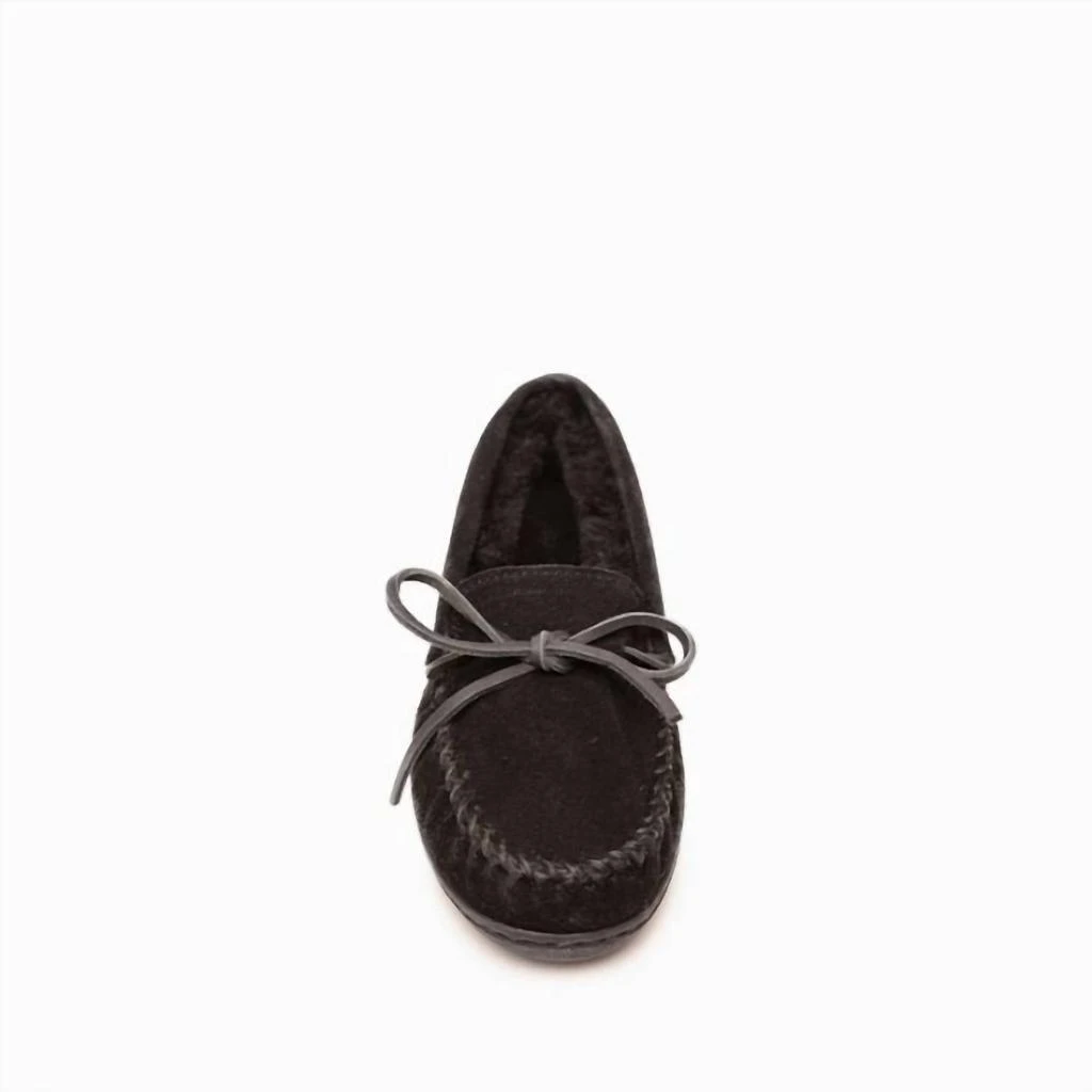 Minnetonka Women's Sheepskin Hardsole Moccasins In Black 4