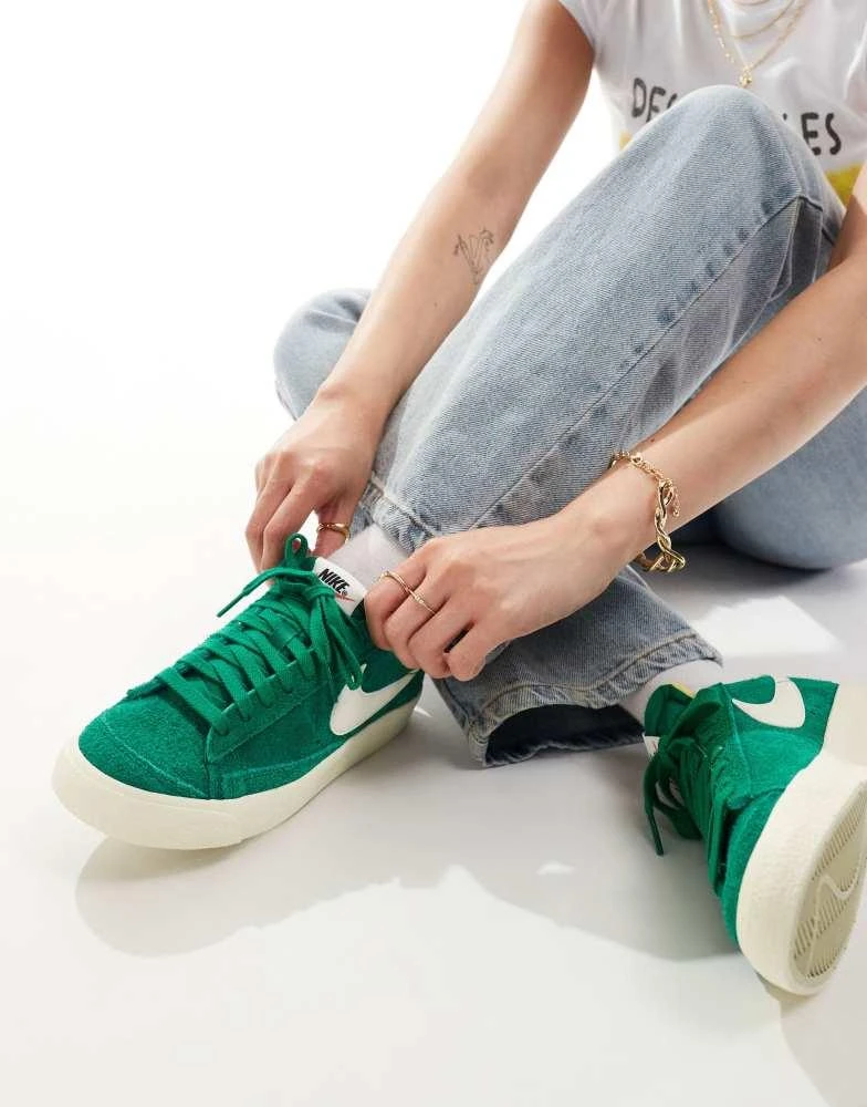 NIKE Nike Blazer Low 77 trainer in green 1