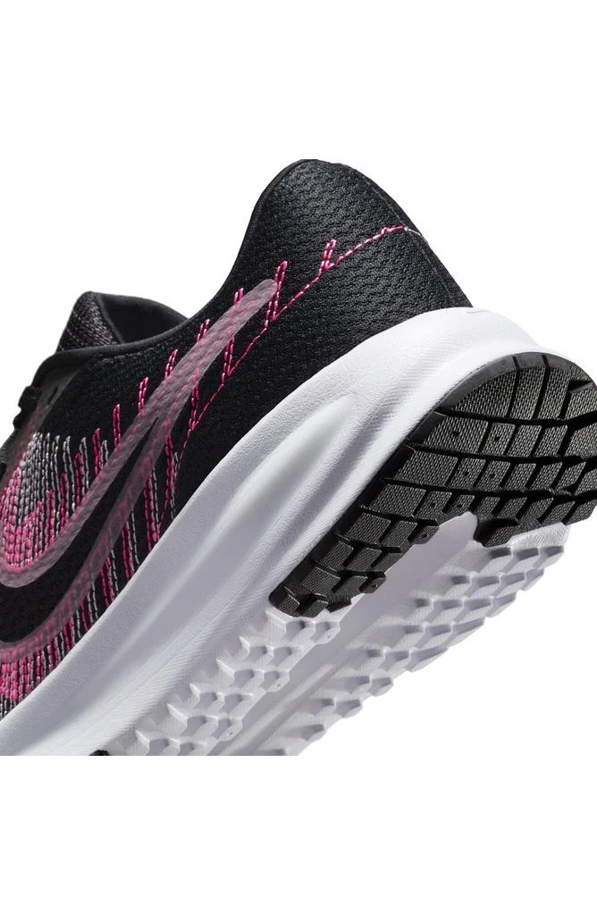 NIKE Run Defy Running Shoe 8