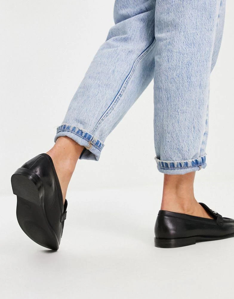 Topshop Topshop Wide fit Lola leather loafer with chain detail in black 2