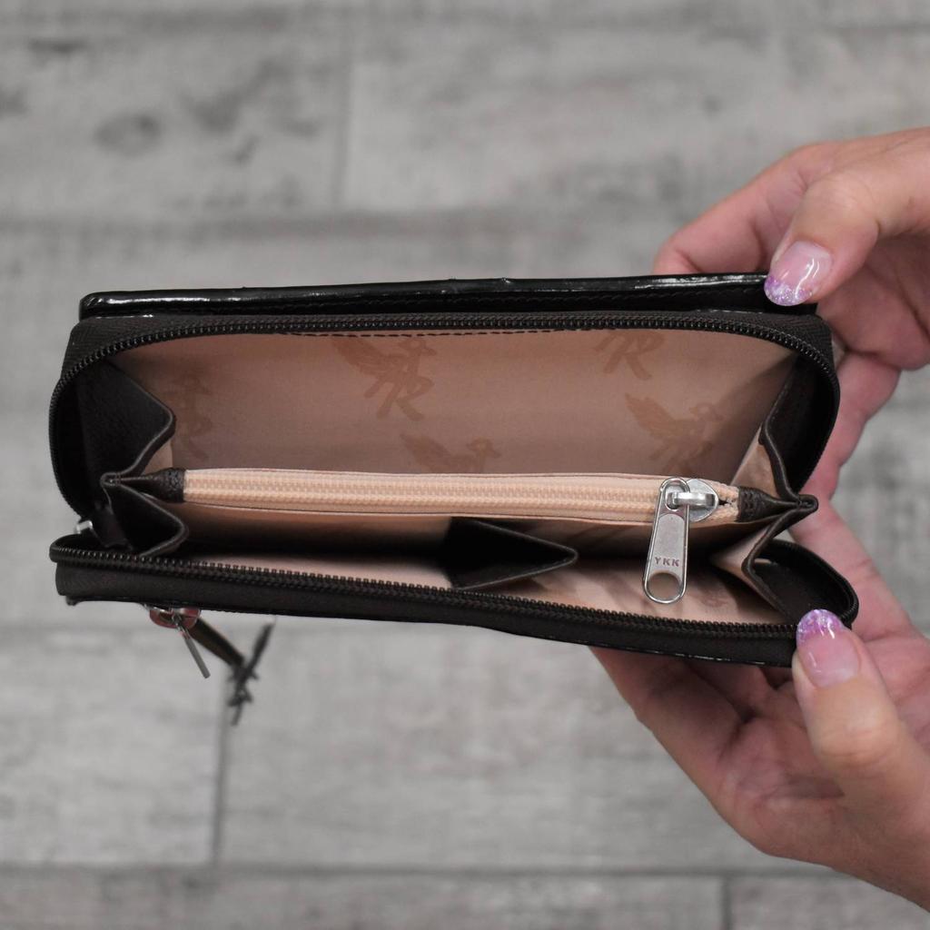 M&F Western Women
s Miss Chevron Cowhide Wallet In Beige/brown Multi