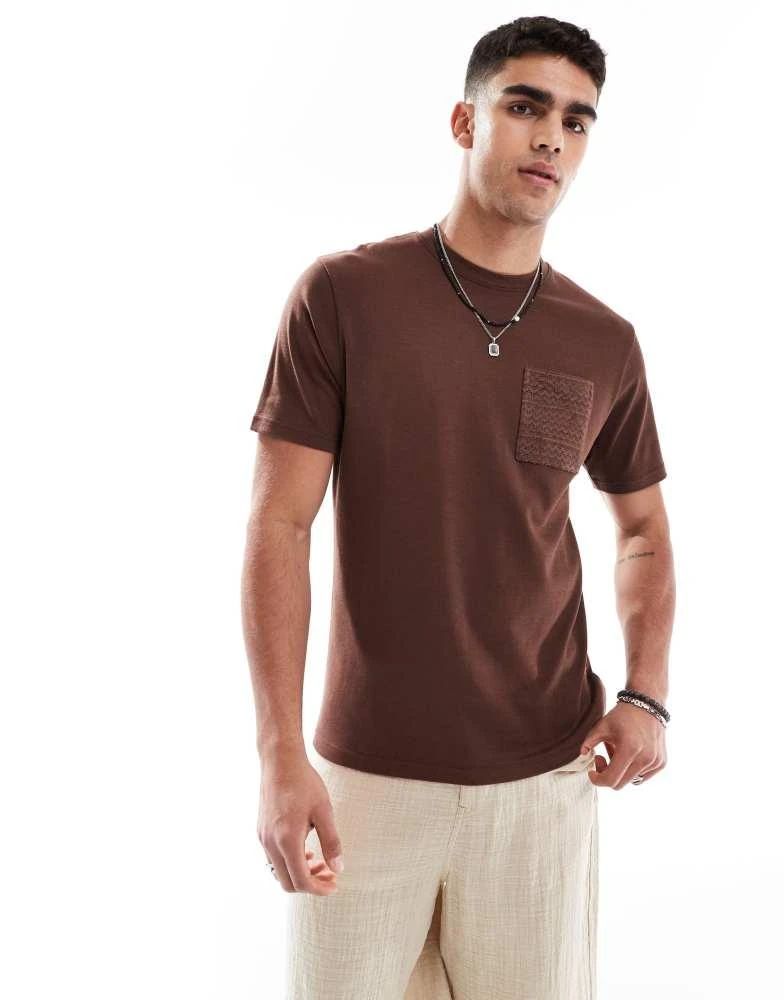 Threadbare Threadbare t-shirt with pocket in light brown 1