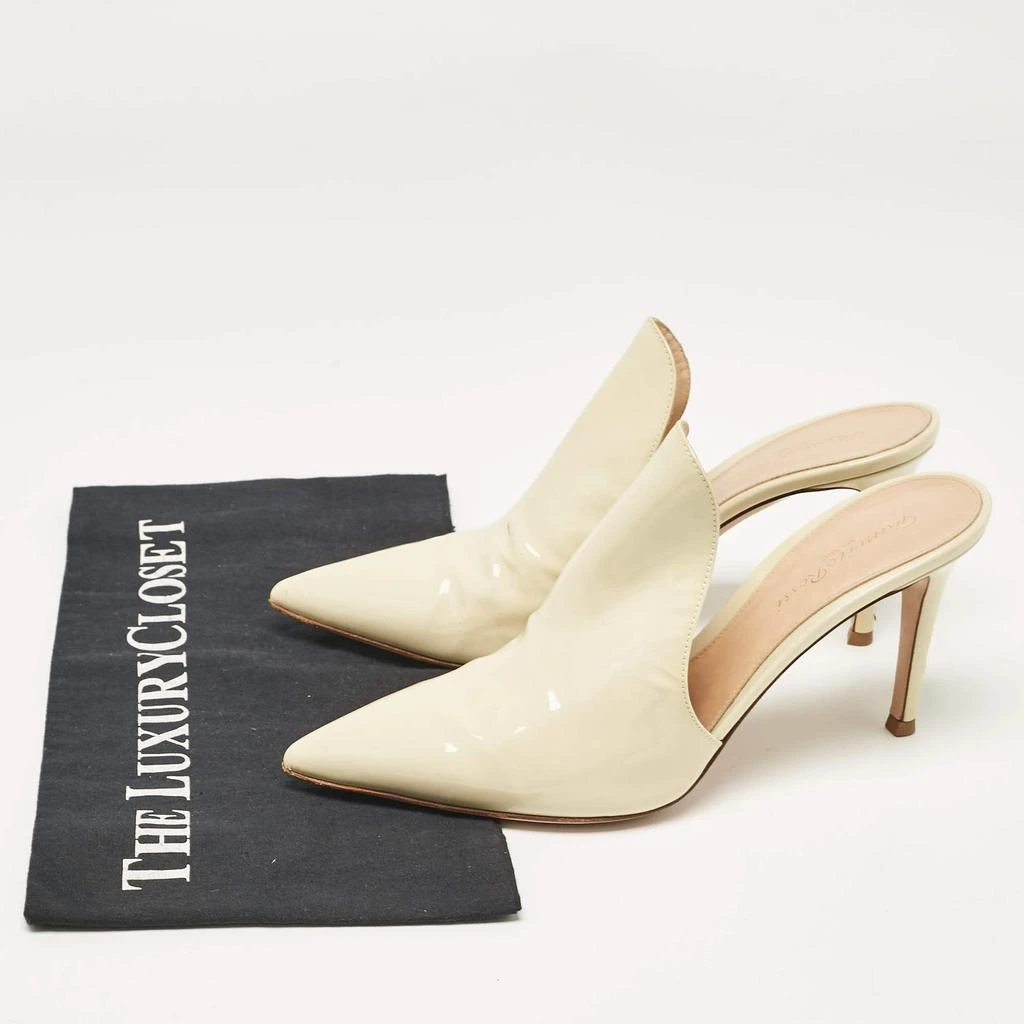Gianvito Rossi Gianvito Rossi Cream Patent Leather Aramis Mules Size 38.5 10