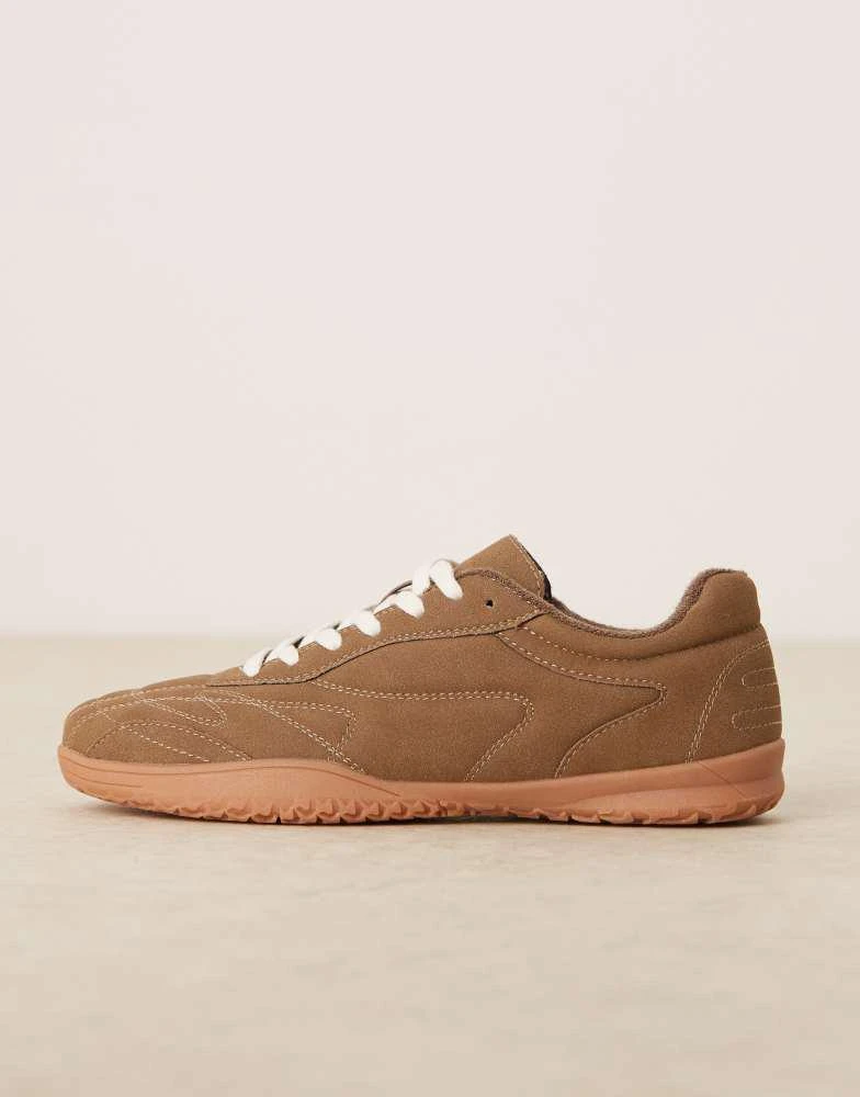 ASOS ASOS DESIGN retro trainers in beige with gum sole 3