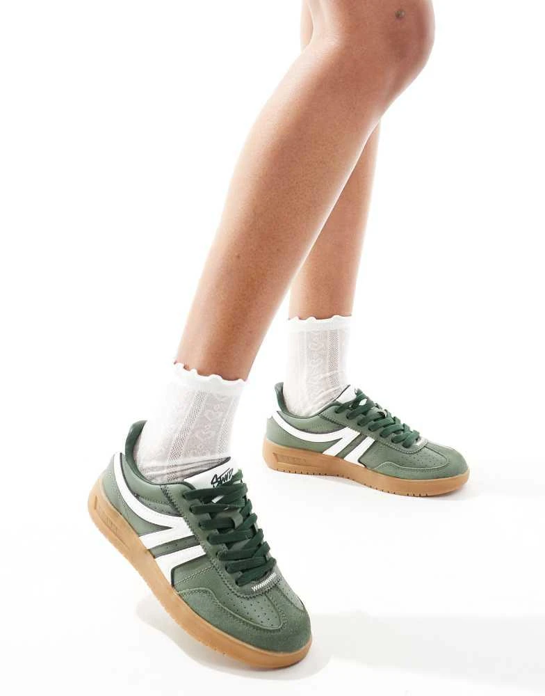Pull&Bear Pull&Bear retro trainers with gum sole in green 1
