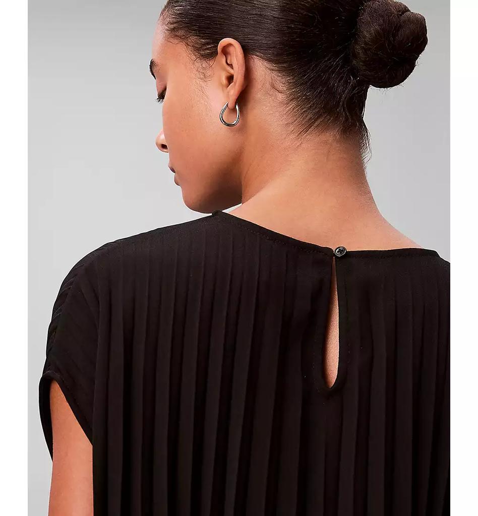 Calvin Klein Women
s Pleated Short Sleeve Top