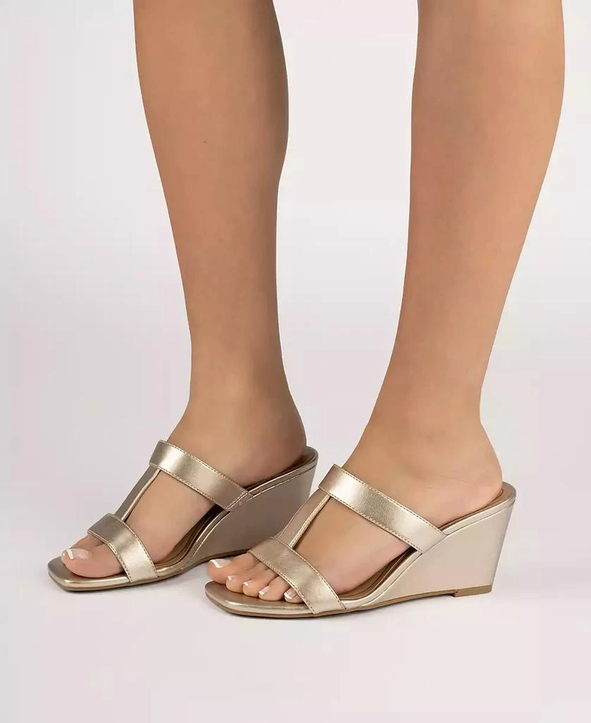 Journee Collection Women's Clodie T Strap Dress Wedge Sandals 6