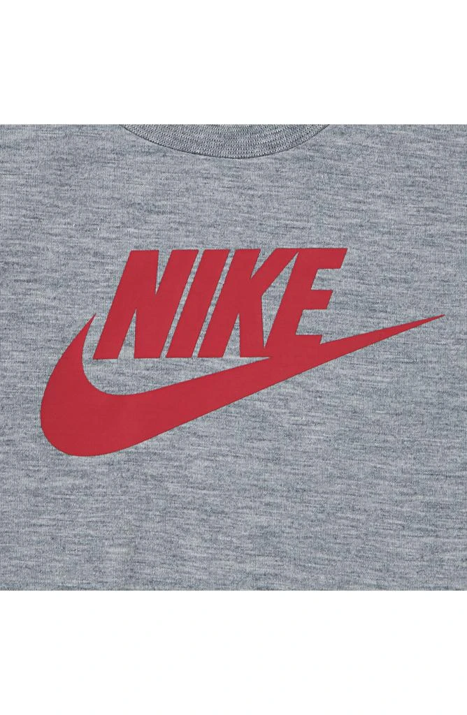 NIKE Kids
 Colorblock Puffer Vest, Logo T-Shirt 
Fleece Joggers Set 5