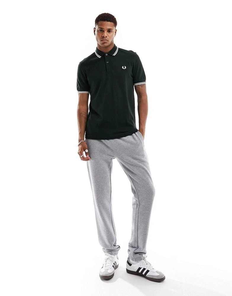 Fred Perry Fred Perry twin tipped logo polo in green 2