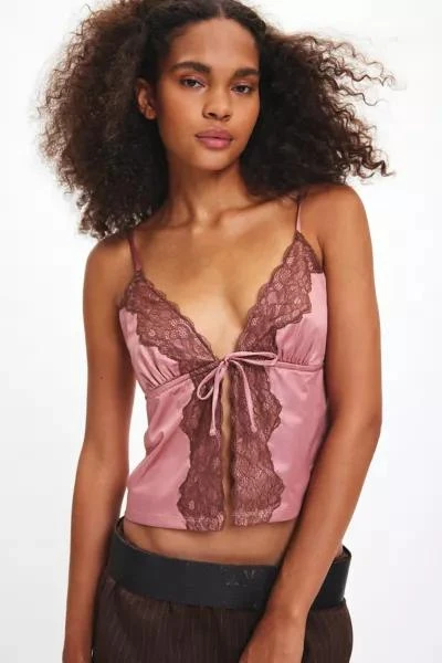 Kimchi Blue Kimchi Blue Erica Lace Trim Satin Flyaway Cami 1
