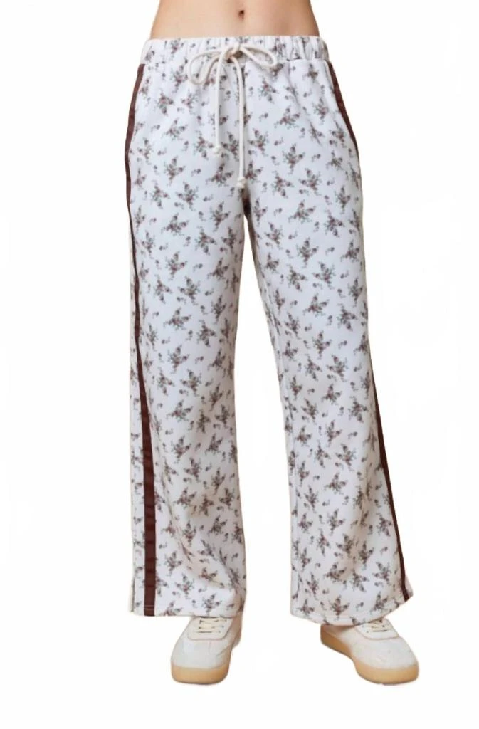 Peach Love Floral Printed Fleece Sweatpants In Mocha/ecru