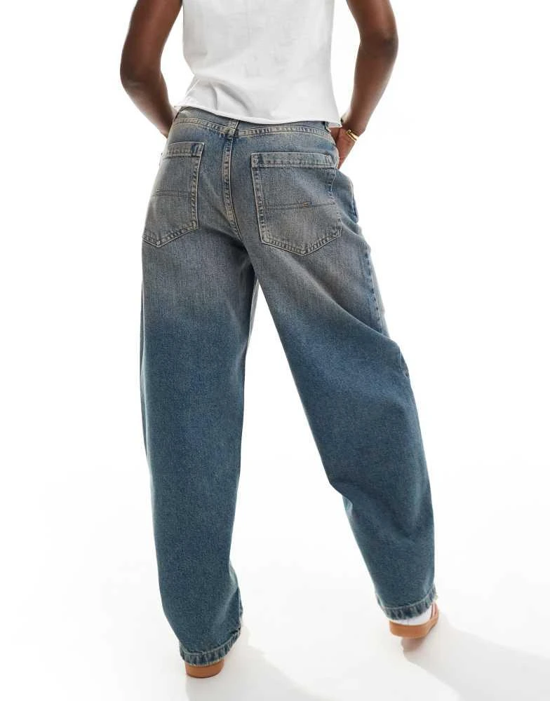 Bershka Bershka baggy skater jeans in dirty mid wash blue 2