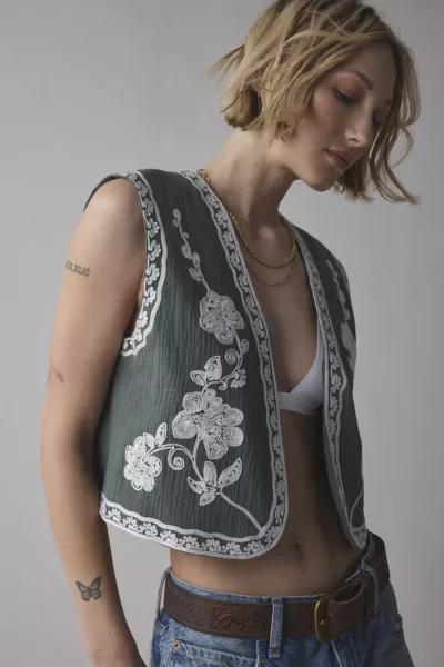 Kimchi Blue Kimchi Blue Festival Floral Embroidered Cropped Vest