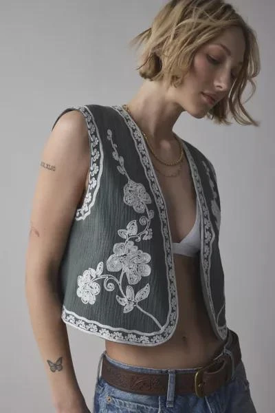 Kimchi Blue Kimchi Blue Festival Floral Embroidered Cropped Vest 1