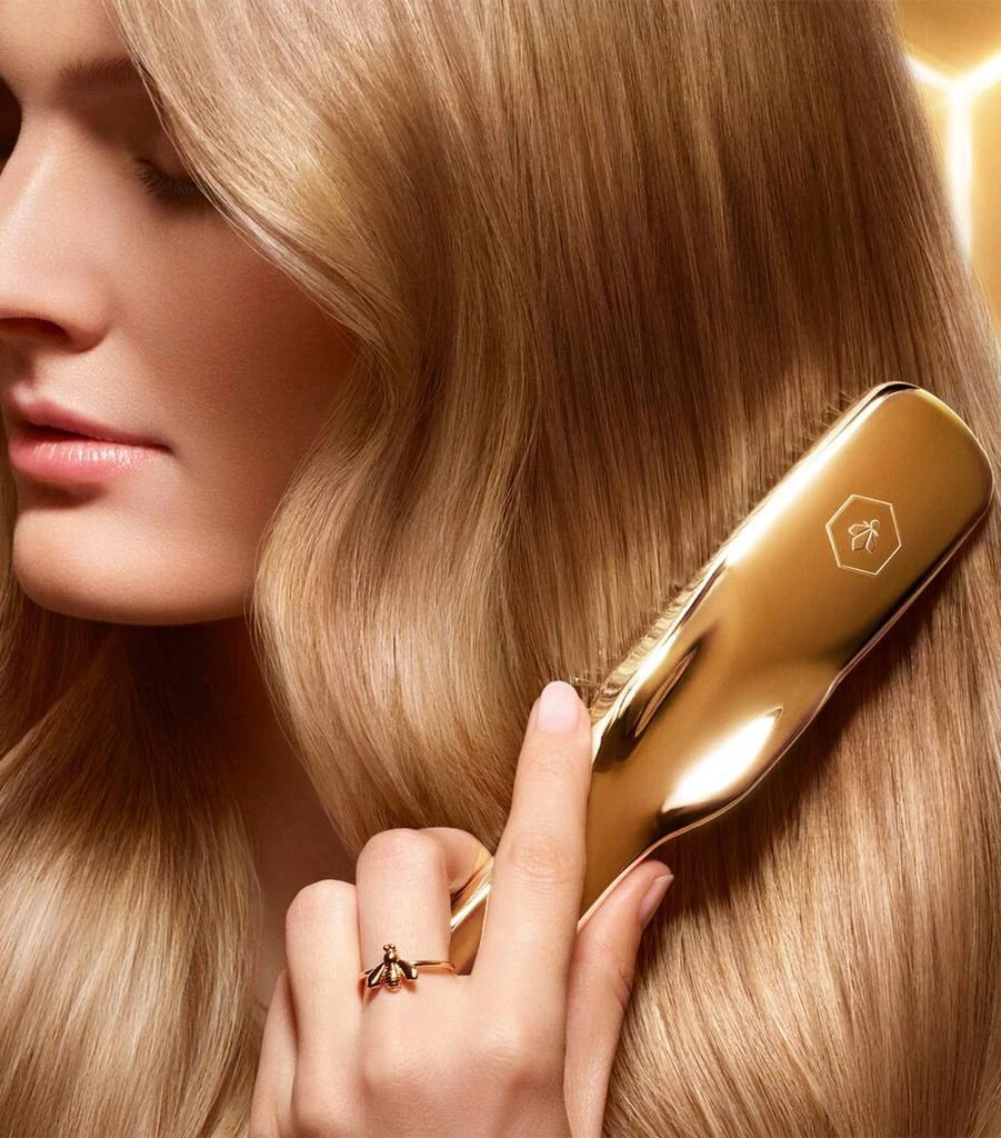 Guerlain x S.Heart.S Abeille Royale Scalp & Hair Care Brush 3