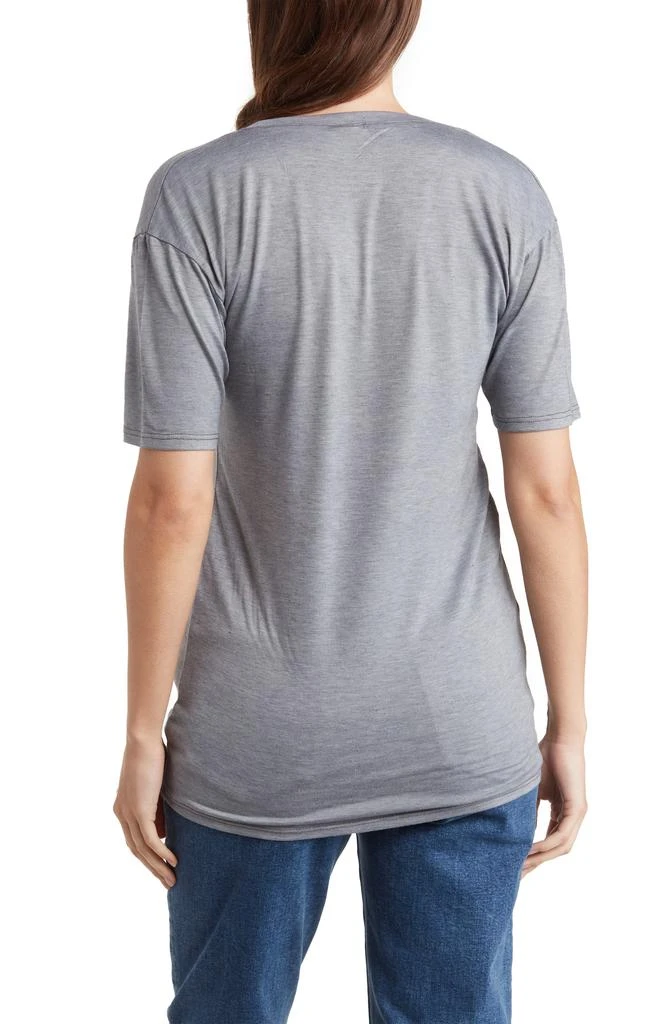 GO COUTURE Deep V-Neck Art Print T-Shirt 2