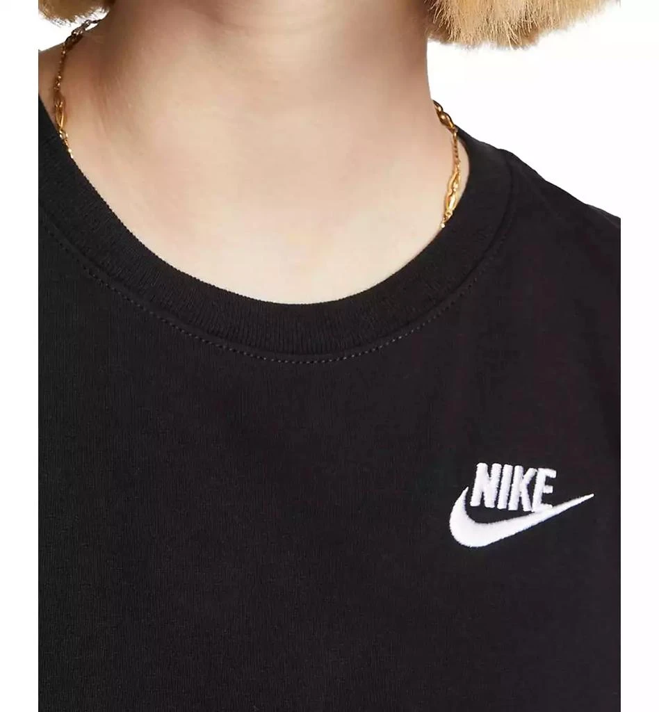 NIKE Women's   Sportswear Club Essentials   T-Shirt 4