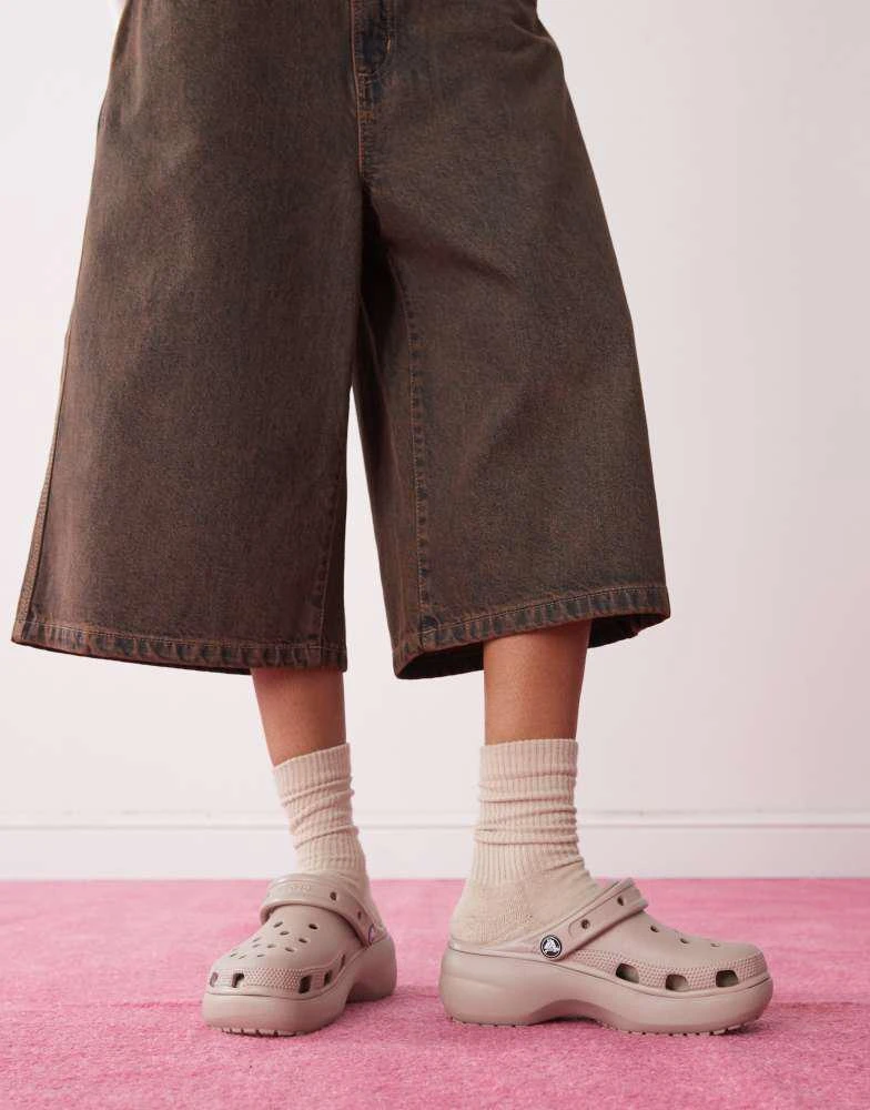 Crocs Crocs Classic platform clog in taupe 3