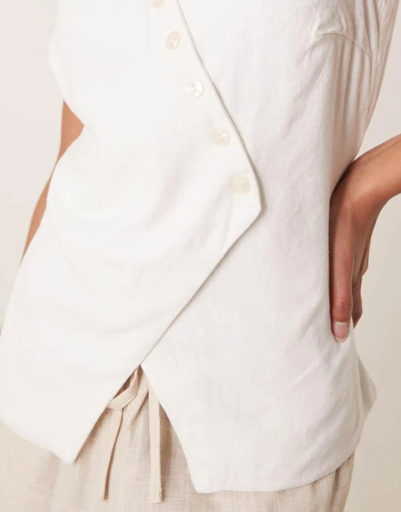 Abercrombie & Fitch Abercrombie & Fitch longline button through linen vest in beige 4