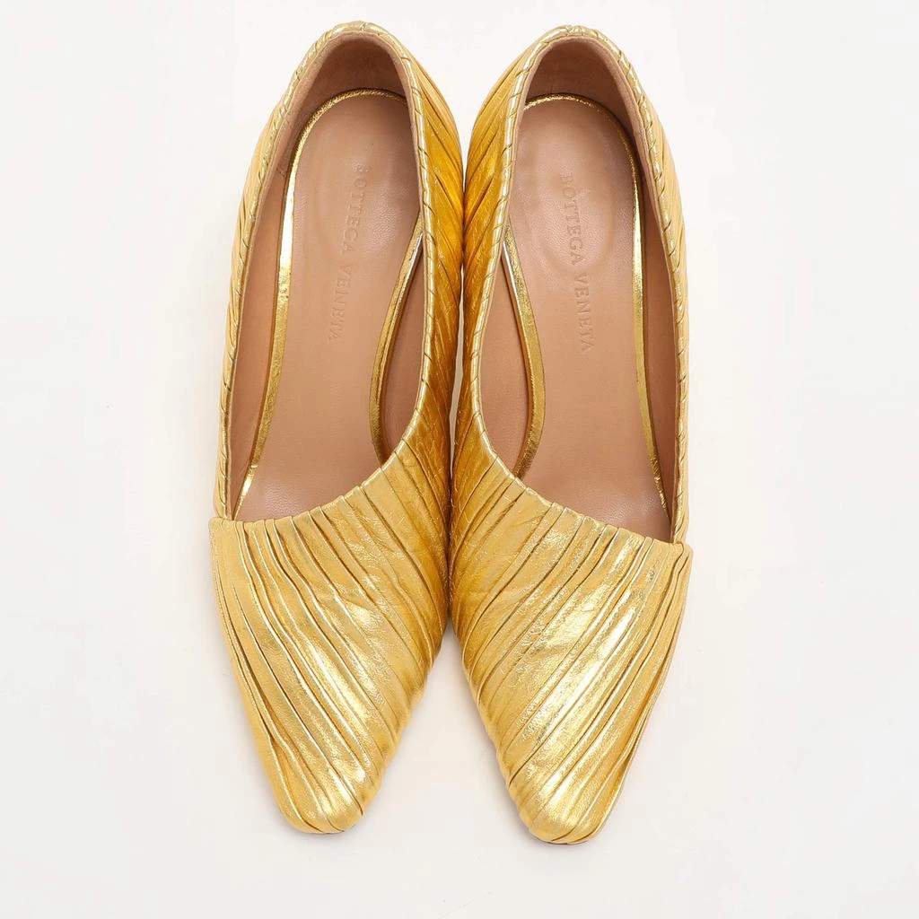 Bottega Veneta Bottega Veneta Gold Lame Leather Folded Pumps Size 36.5 3