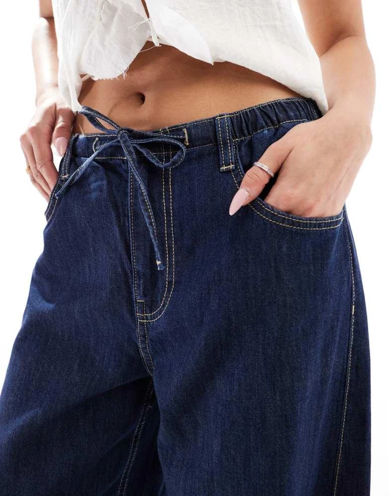 Bershka Bershka drawstring waist wide leg jeans in indigo wash 5