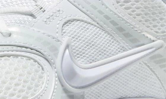 NIKE V5 RNR Sneaker 7