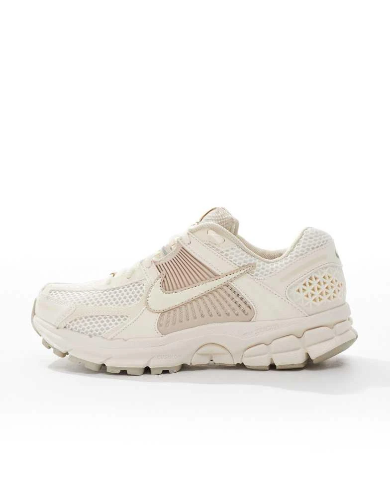 NIKE Nike Zoom Vomero 5 trainers in off white 2