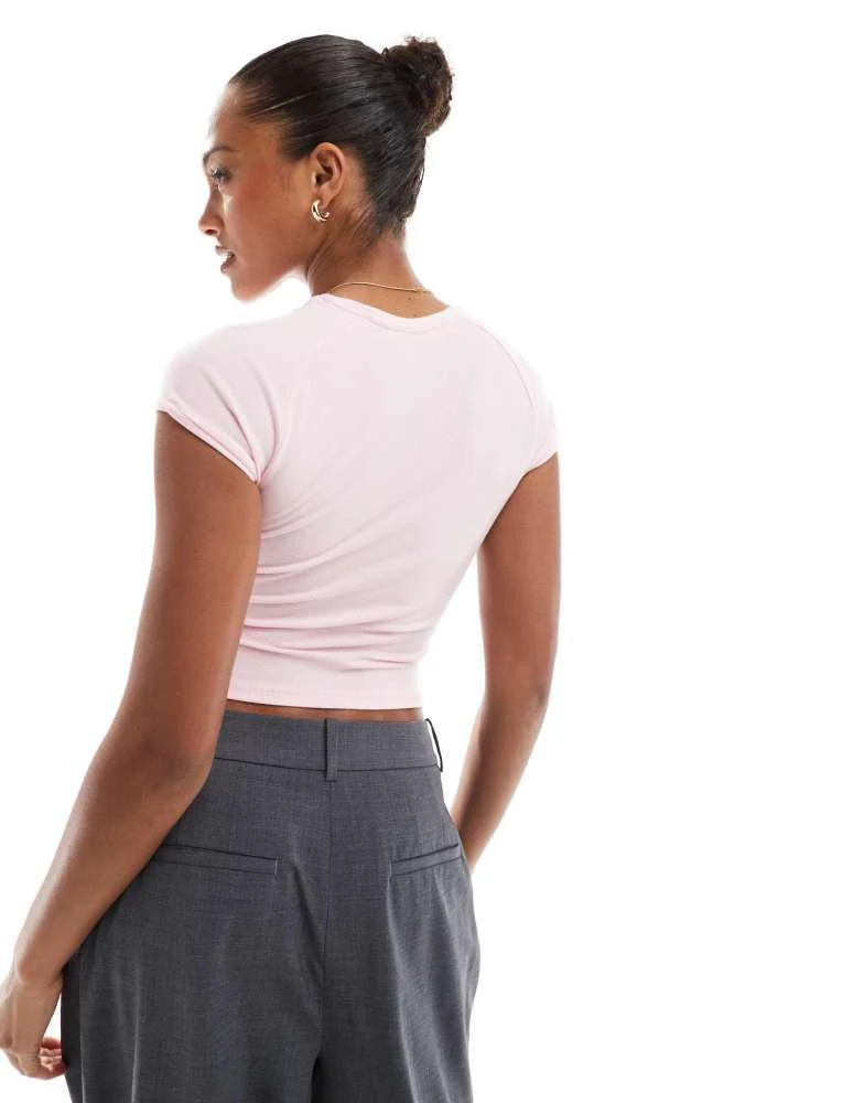 Bershka Bershka ruched side baby tee in pale pink 4