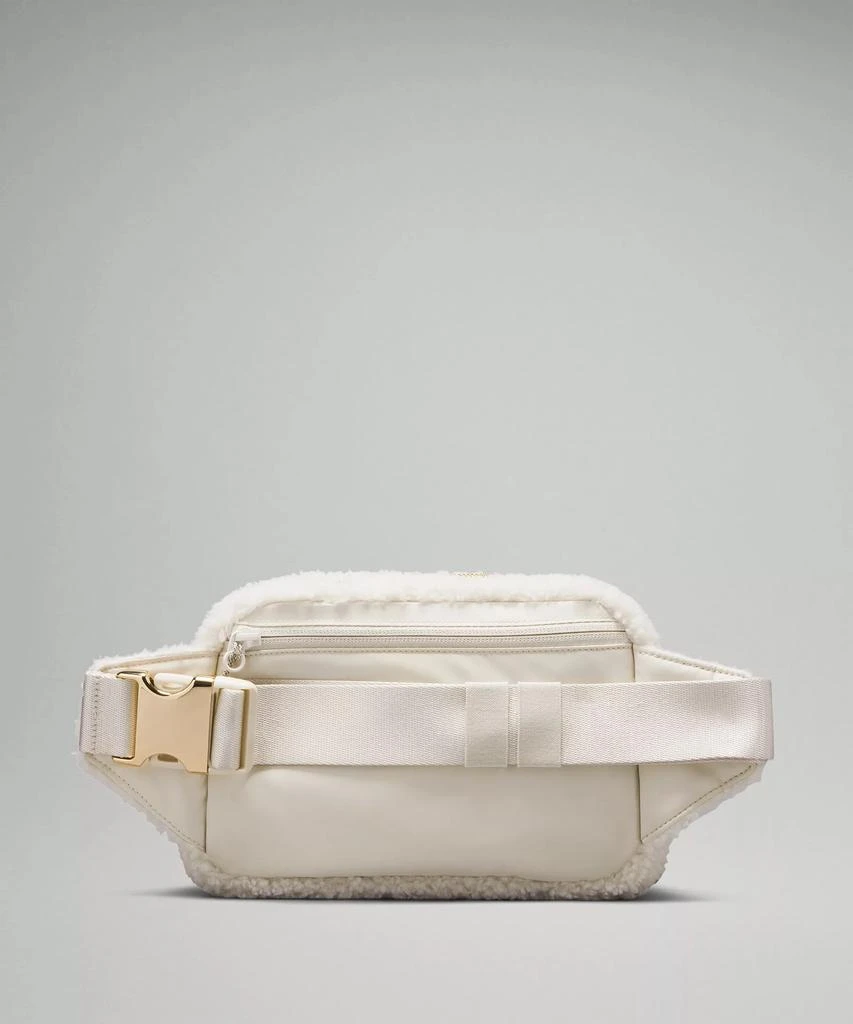 Everywhere Belt Bag Large 2L *Fleece – On Sale Now with Up  display picture 2