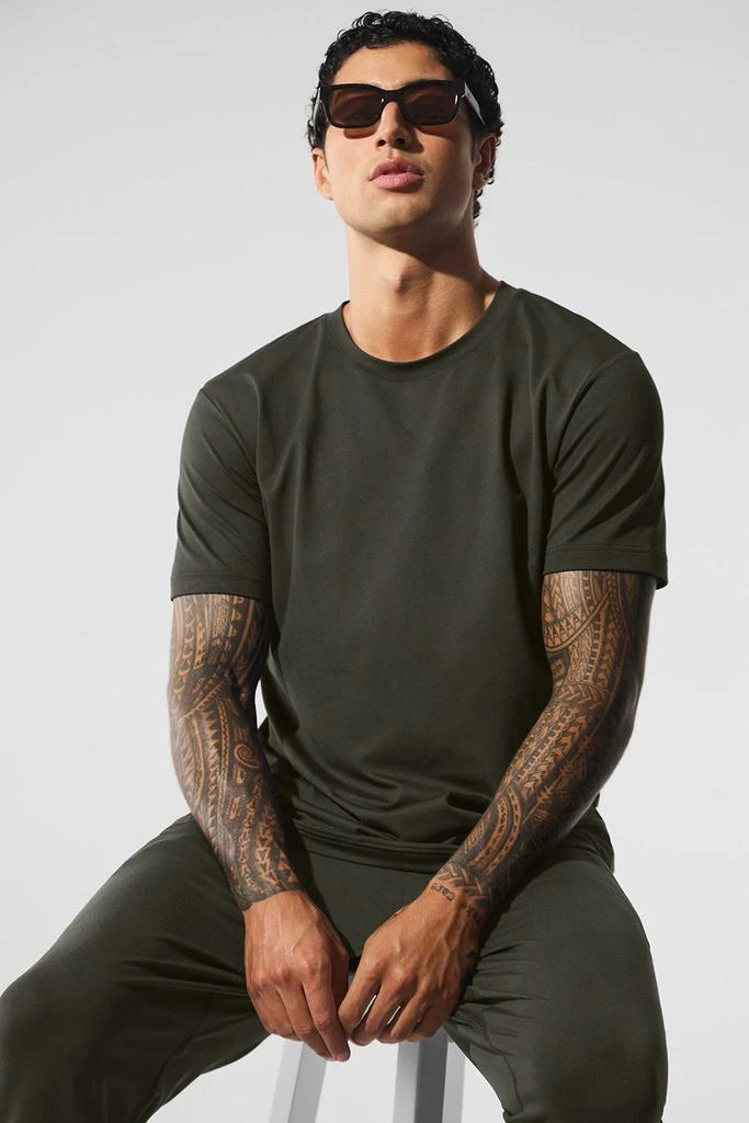 Alo Conquer Reform Crewneck Short Sleeve - Stealth Green 1