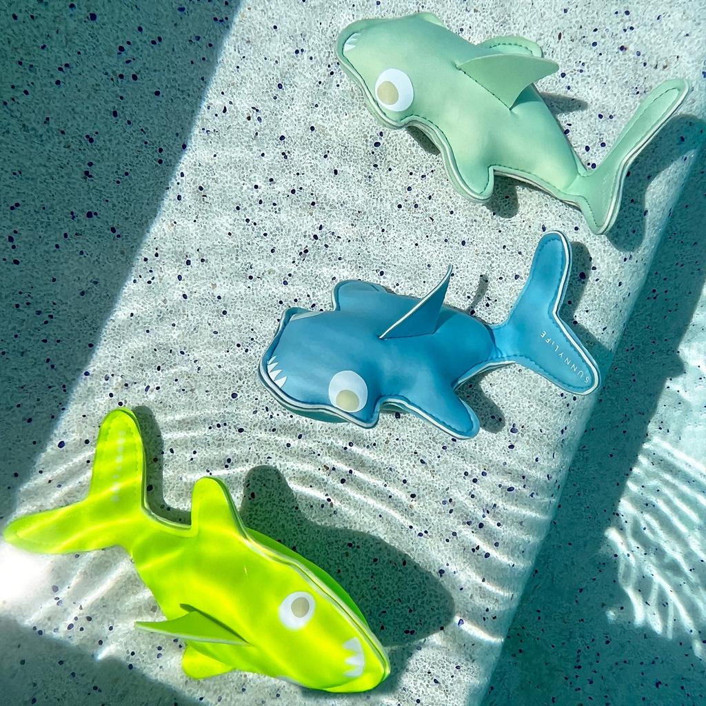 Sunnylife Sunnylife Kids Salty the Shark Set of 3 Dive Buddies in Multicolour (18cm)