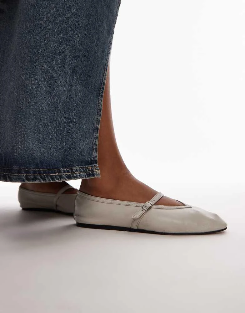 Topshop Topshop Babette leather v detail ballet flats in off white 4