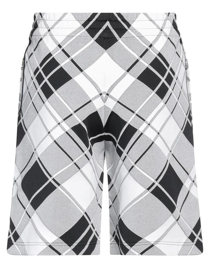 Burberry Shorts
Bermuda 2