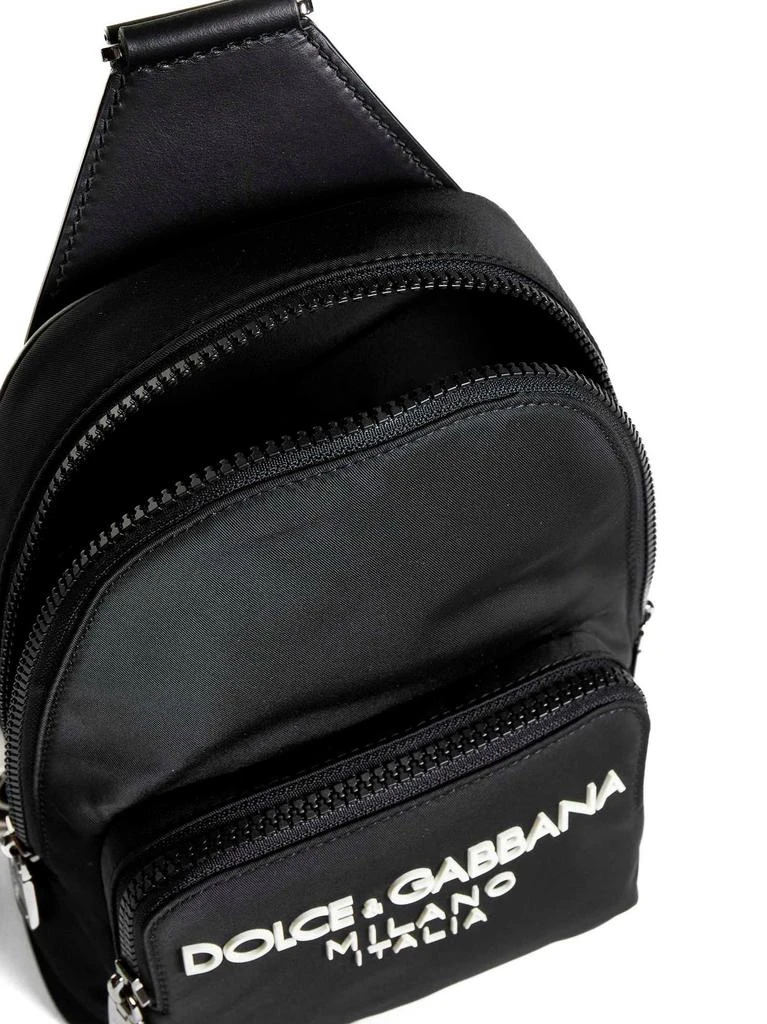 Dolce 
Gabbana Dolce 
Gabbana Logo-Embossed Zipped Belt Bag 4
