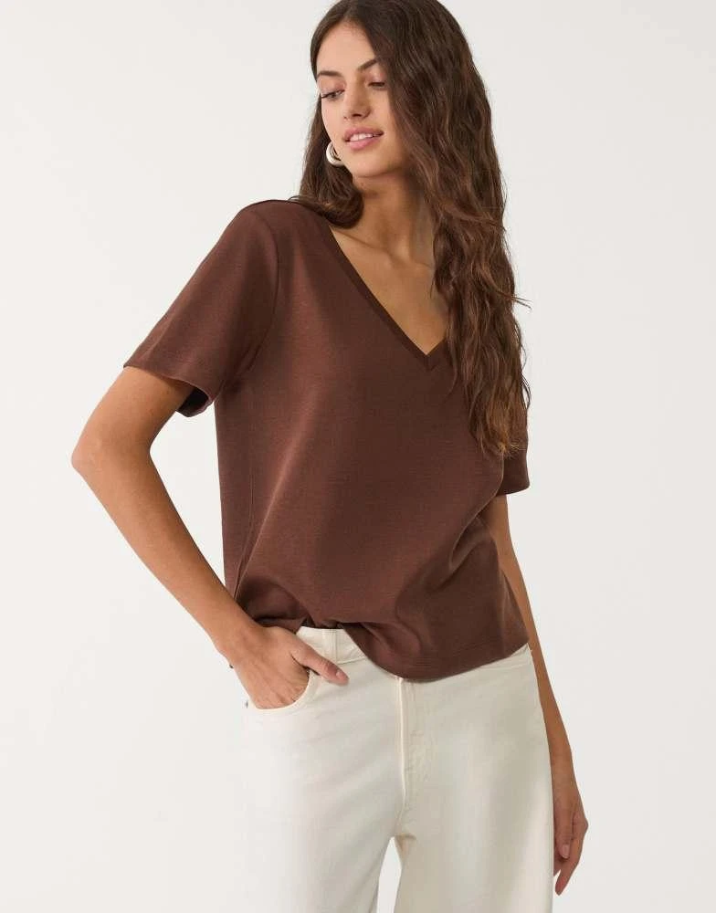 Stradivarius Stradivarius heavyweight regular fit t-shirt in brown 1