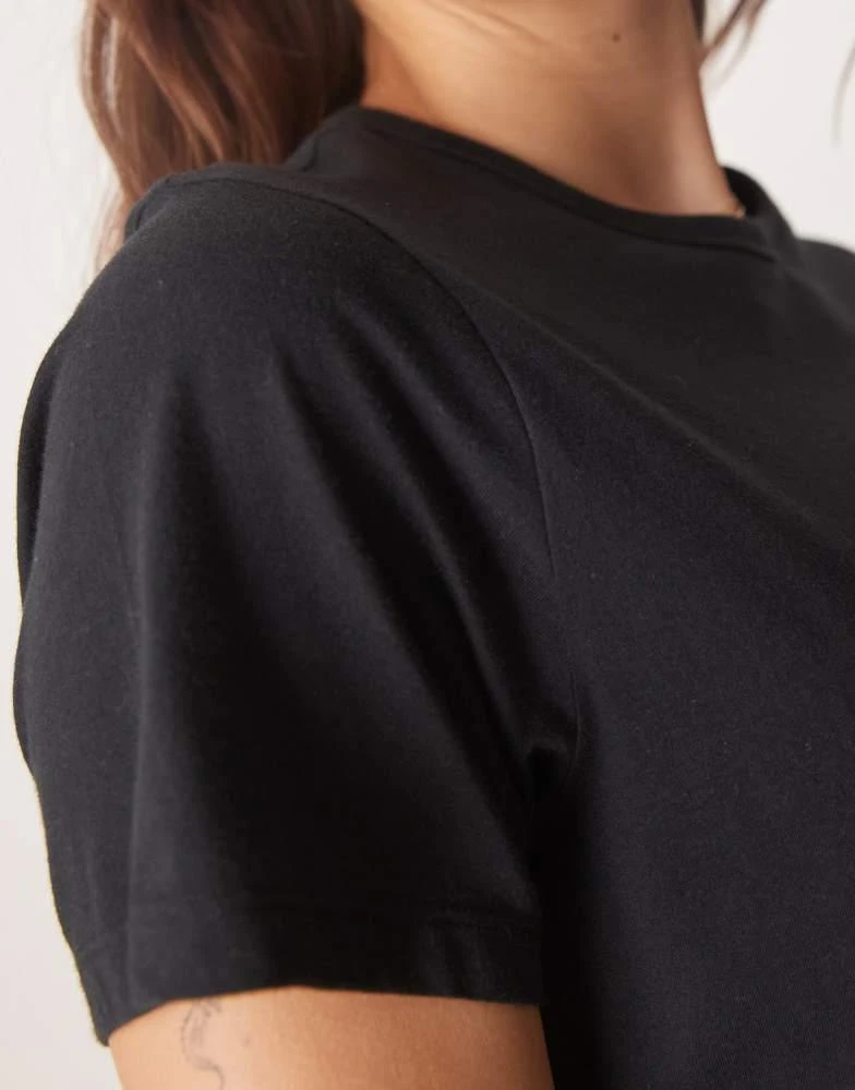 Abercrombie & Fitch Abercrombie & Fitch short sleeve relaxed t-shirt in black 2