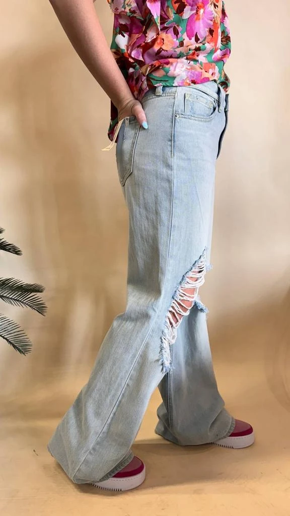 sneak peek Sneak Peek - Flare Sneak Peak Jeans 2