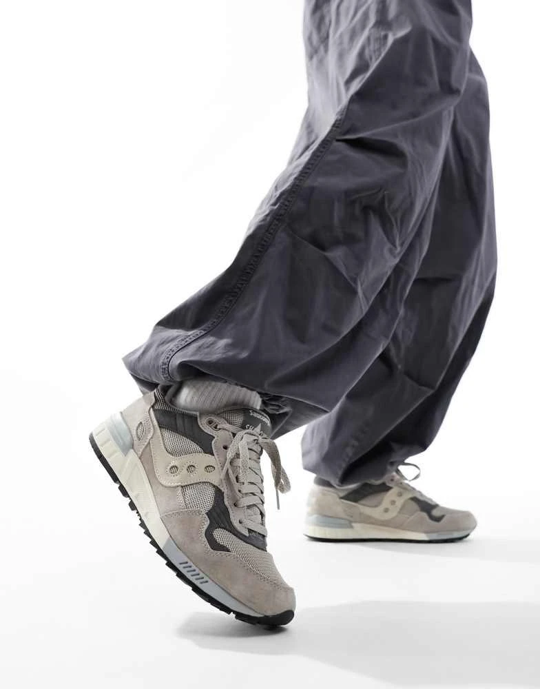 Saucony Saucony Shadow 5000 runner trainers in grey 1