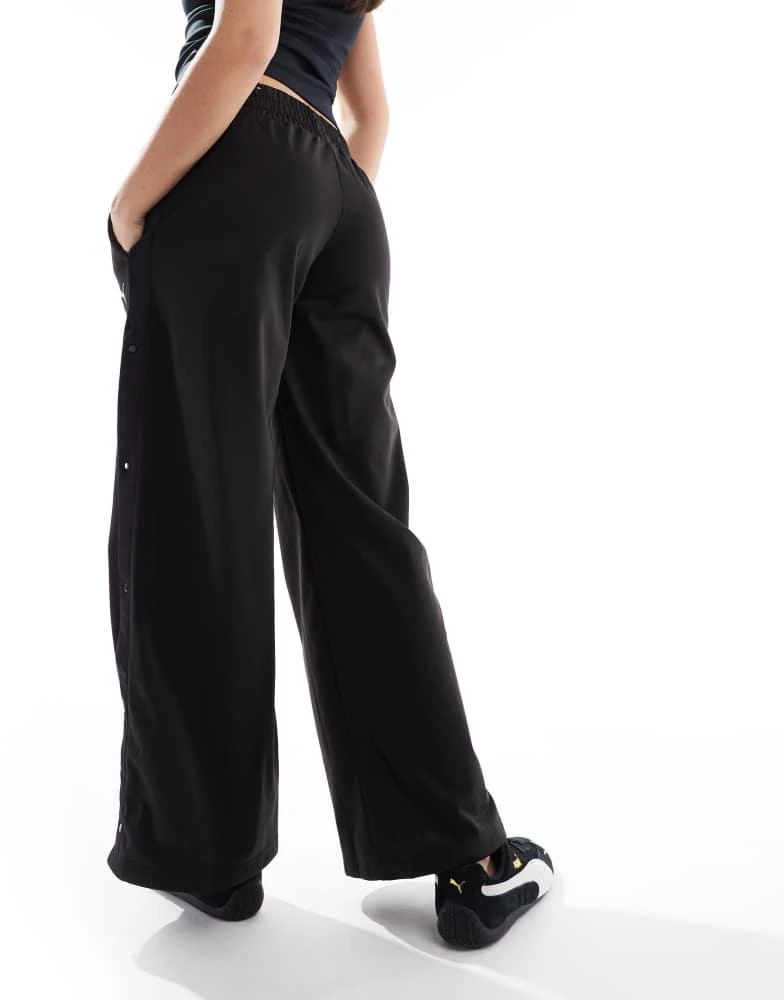 Puma Puma Wardrobe ess low rise popper pants in puma black 2