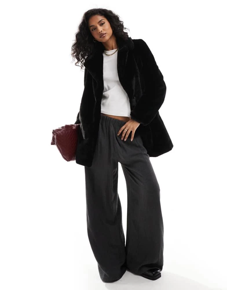 Pull&Bear Pull&Bear soft faux fur coat in black 3