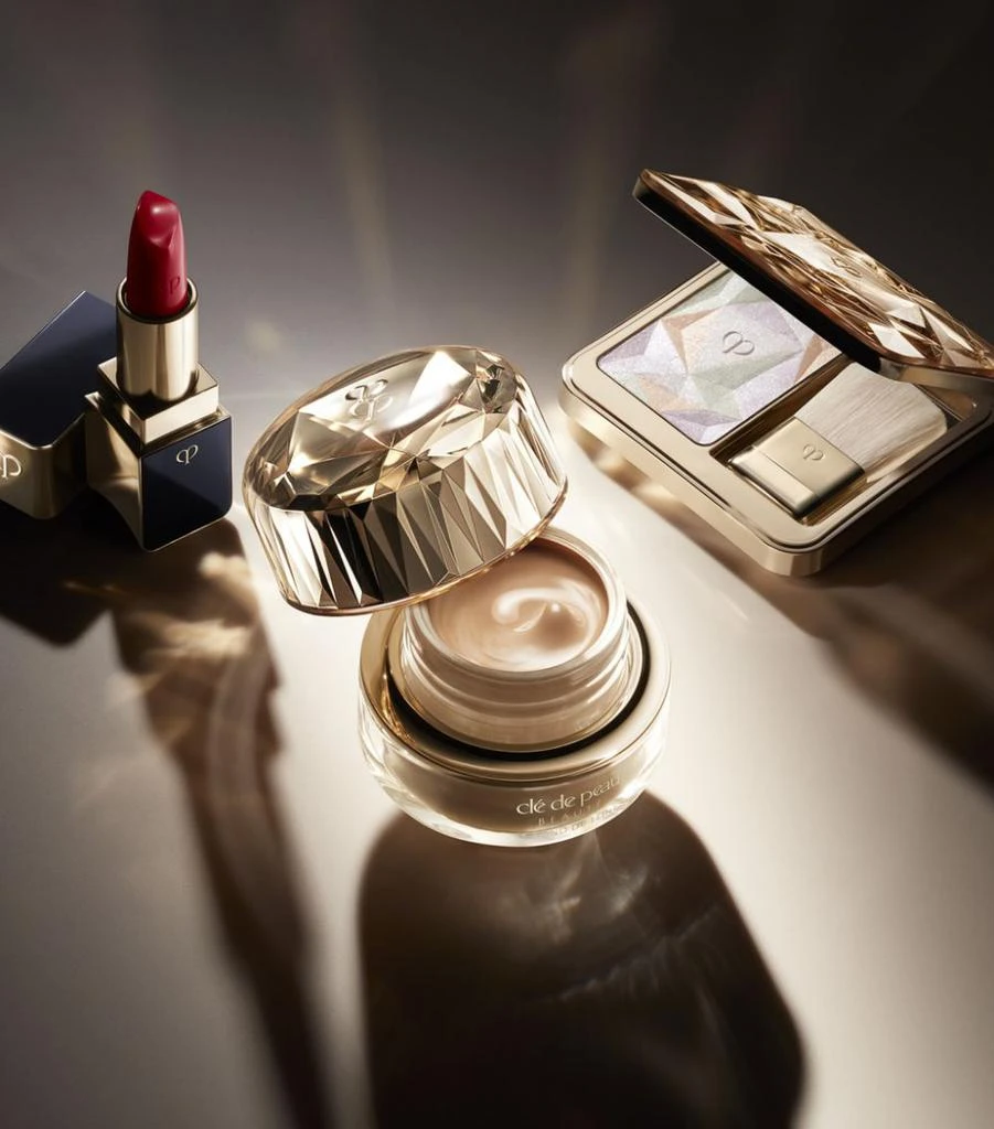 Cle de Peau The Foundation 5