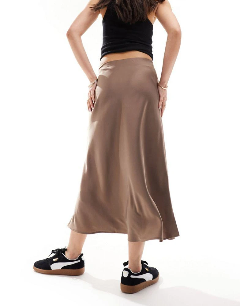 Y.A.S. YAS satin midi skirt in mushroom 4