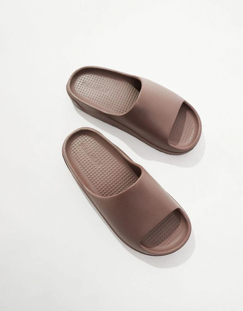 Pull&Bear Pull&Bear chunky slider in brown 4