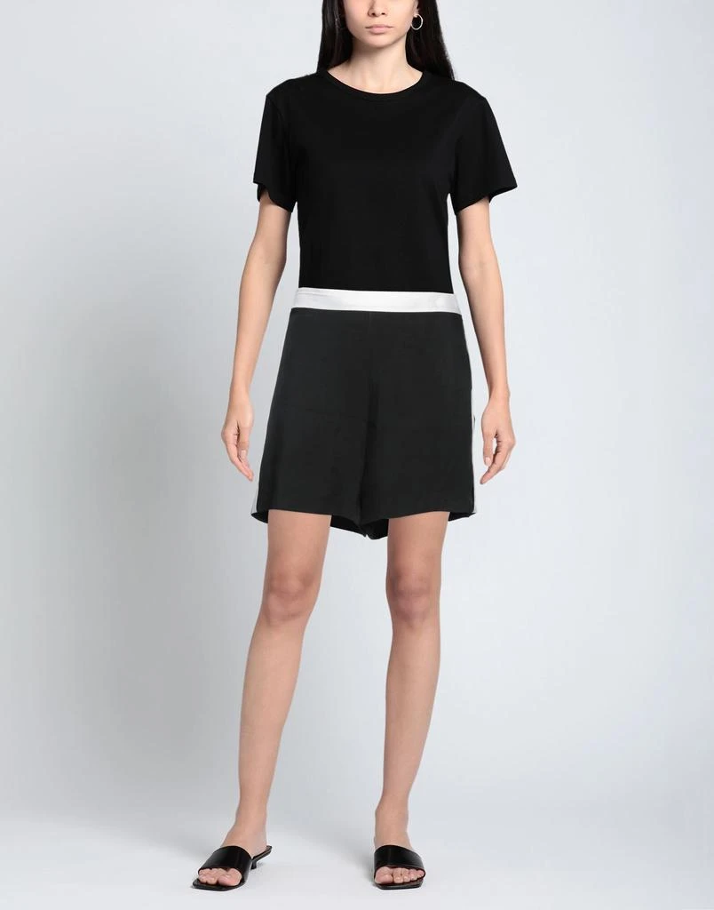 Kimhekim Shorts 
Bermuda 2