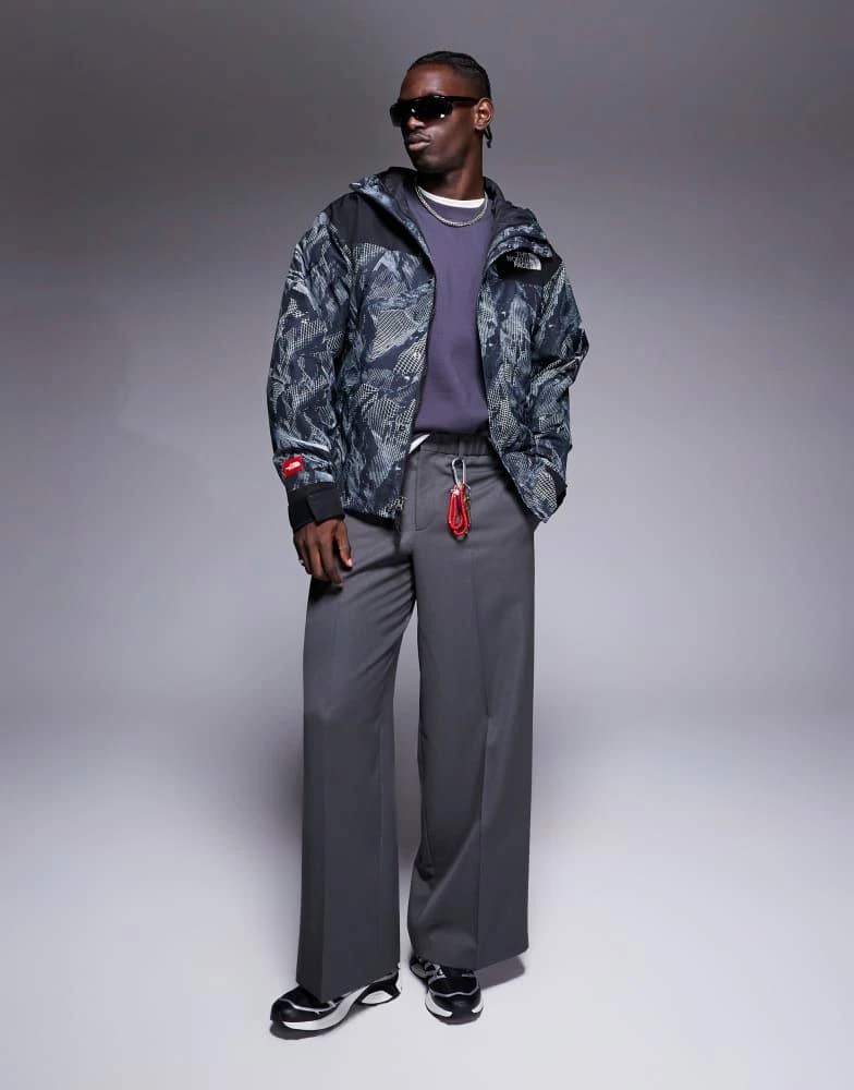 The North Face The North Face Seven Summits Mountain Mono jacket in grey mountain print 2