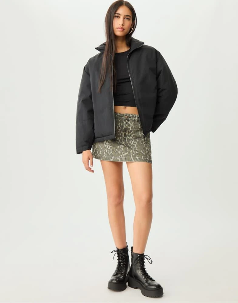 Stradivarius Stradivarius High neck puffer jacket in black 1