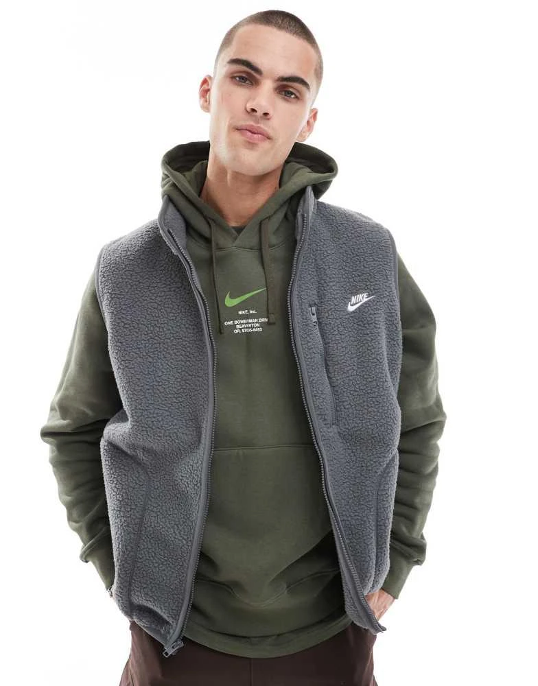 NIKE Nike Club fleece gilet in dark grey 1