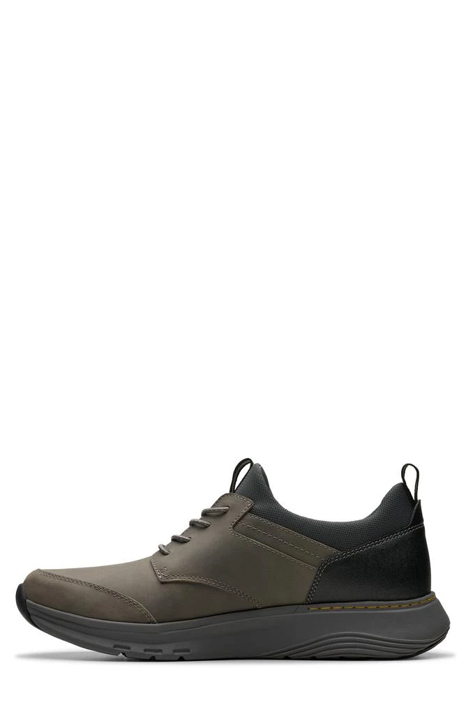 Clarks® Motion Trek EZ Sneaker 7