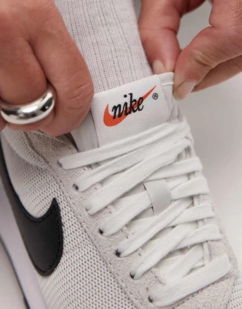 NIKE Nike LD-1000 unisex trainers in white and black 3